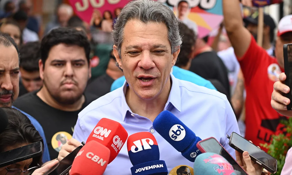 Haddad promete dobrar vagas em tempo integral e criar programas para educação em SP