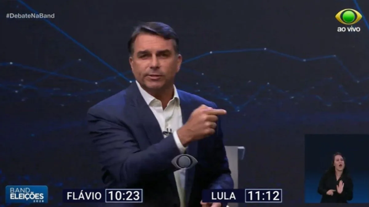 Flávio Bolsonaro promete castração química para estupradores e pena de oito anos para roubo de celular: ‘Pena mínima de oito anos’