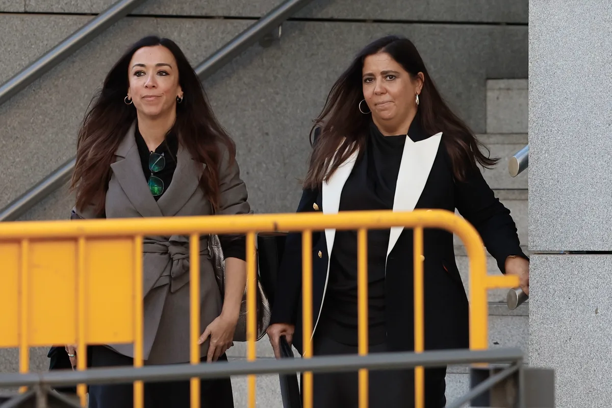 La 'cloaca' del PSOE intentó persuadir a la líder de 'Los Rocho' con un perfil falso de Facebook para contratar "palos" contra Biedma