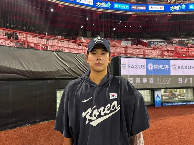 "고교생 수준 아냐, 빅리거 수준!"...'양키스 40억 거절→한일전 KKKKK 퍼펙트' 괴물 좌완, 日 열도까지 홀렸다