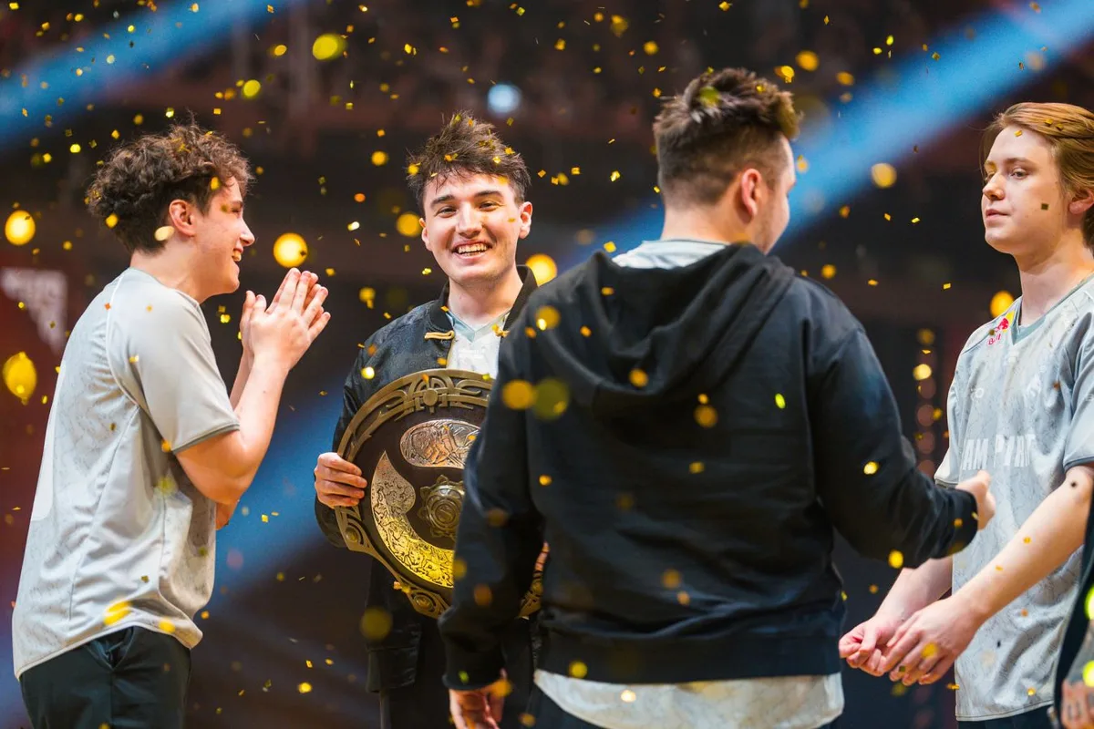 В Москве открыли мурал в честь третьей победы Team Spirit на The International по Dota 2