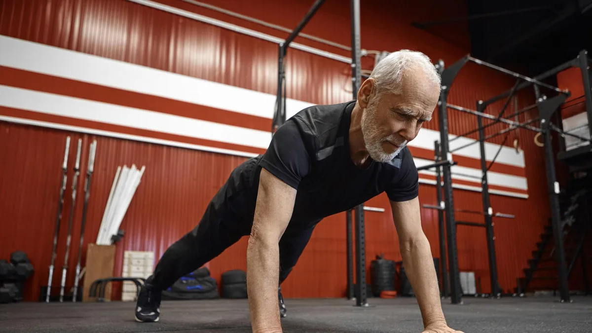 Los entrenadores coinciden: a partir de los 60 años andar no basta, hay que hacer este ejercicio 2 veces por semana