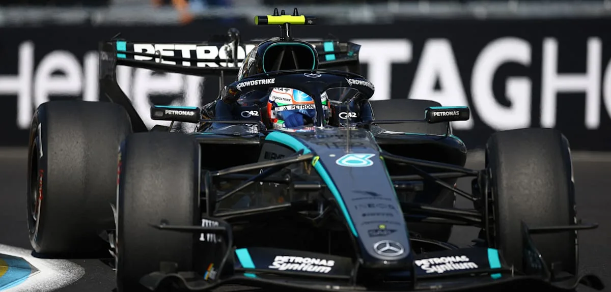 Mercedes nicht zu stoppen – Antonelli feiert, Hamilton am Boden