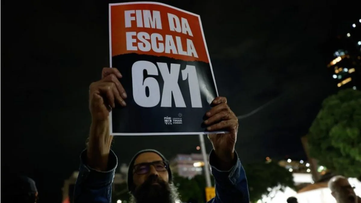 Relatório da PEC 6X1 é aprovado na CCJ com 4 votos contrários