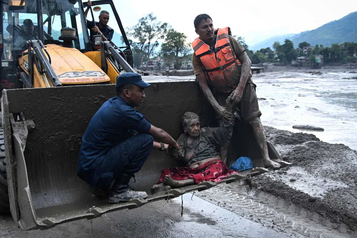 Comunidade montanhista chora pelo Nepal e vídeo mostra destruição