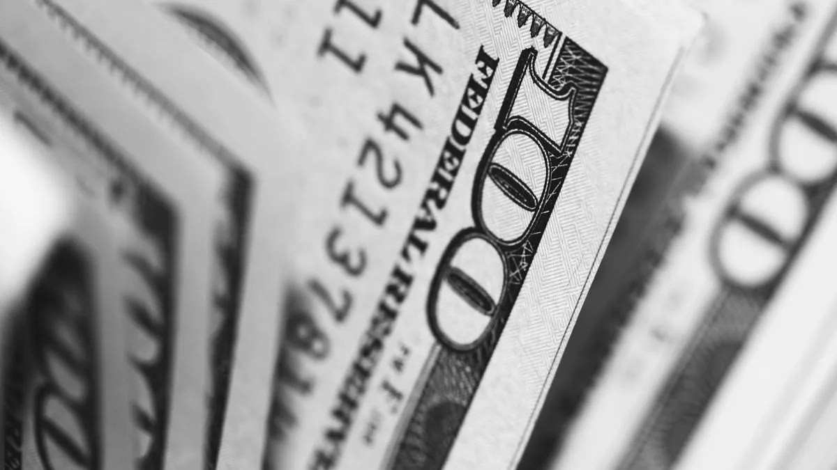 El dólar mayorista retrocede en el inicio de la semana y continúa por encima de los $1.500
