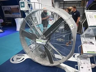 Matelas d’eau, ventilateurs… Au salon de l’élevage, on s’arrache ces équipements rafraîchissants après les canicules