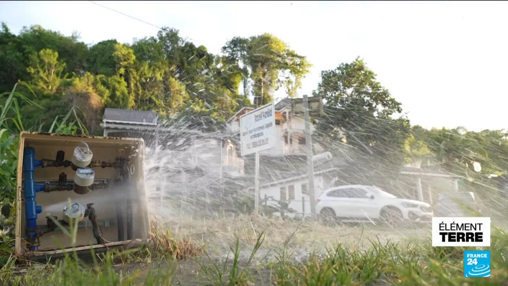 En Guadeloupe, 80 000 habitants privés d’eau à cause des "tuyaux-passoirs"