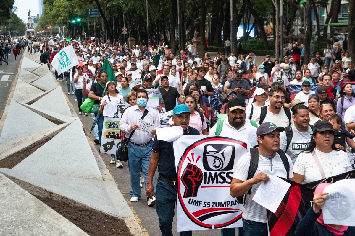 Baguettes en llamas, batas en Reforma