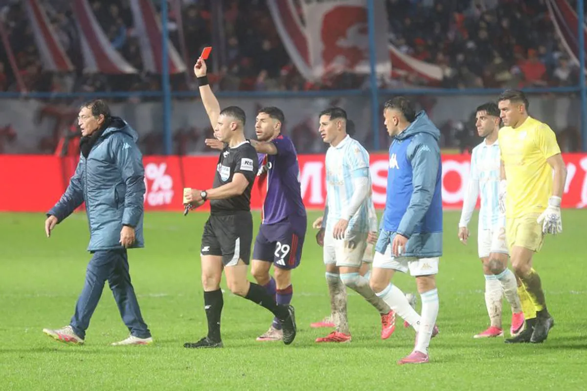 Julio Falcioni explotó tras la derrota ante River: “Parece que la banda empezó a funcionar de nuevo”
