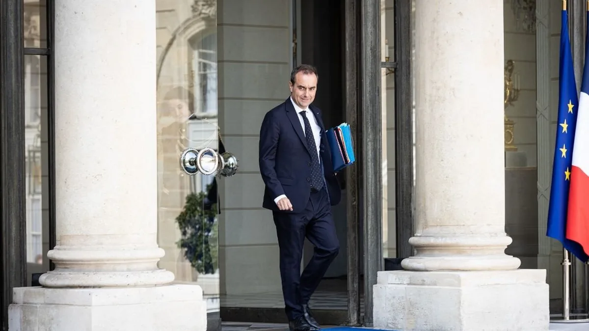 Incendies : Sébastien Lecornu et plusieurs ministres attendus en Gironde, le feu "contenu" mais "pas fixé" dans les Landes