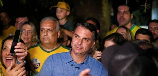 Brasilien-Wahl: Warum lag Flávio Bolsonaro vorn? Politologe Oliver Stuenkel im Interview