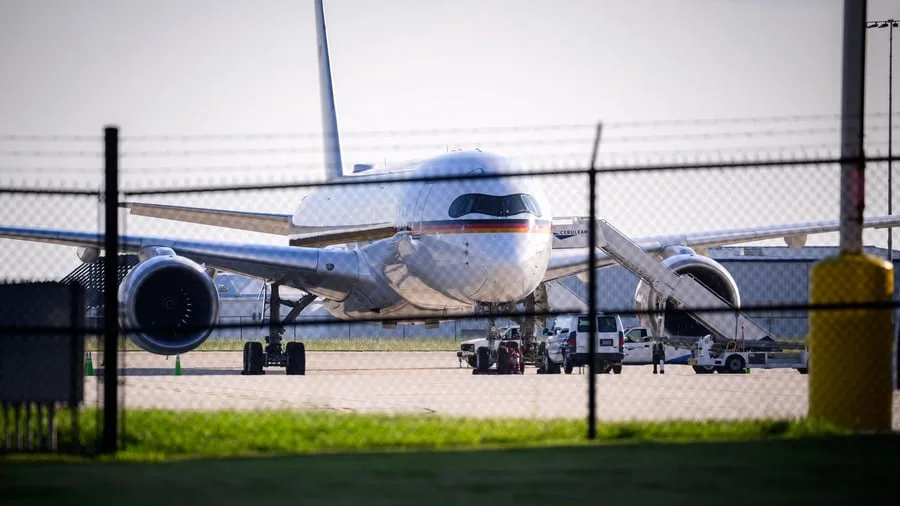 Minister auf Reisen: Schaden am Regierungsflieger: Klingbeil in USA gestrandet