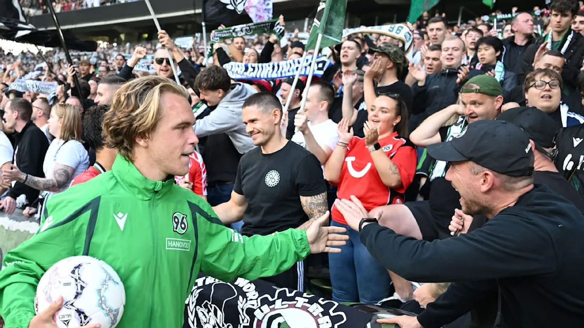 Das werden sie gerne hören - Ansage von Tor-Maschine an die 96-Fans
