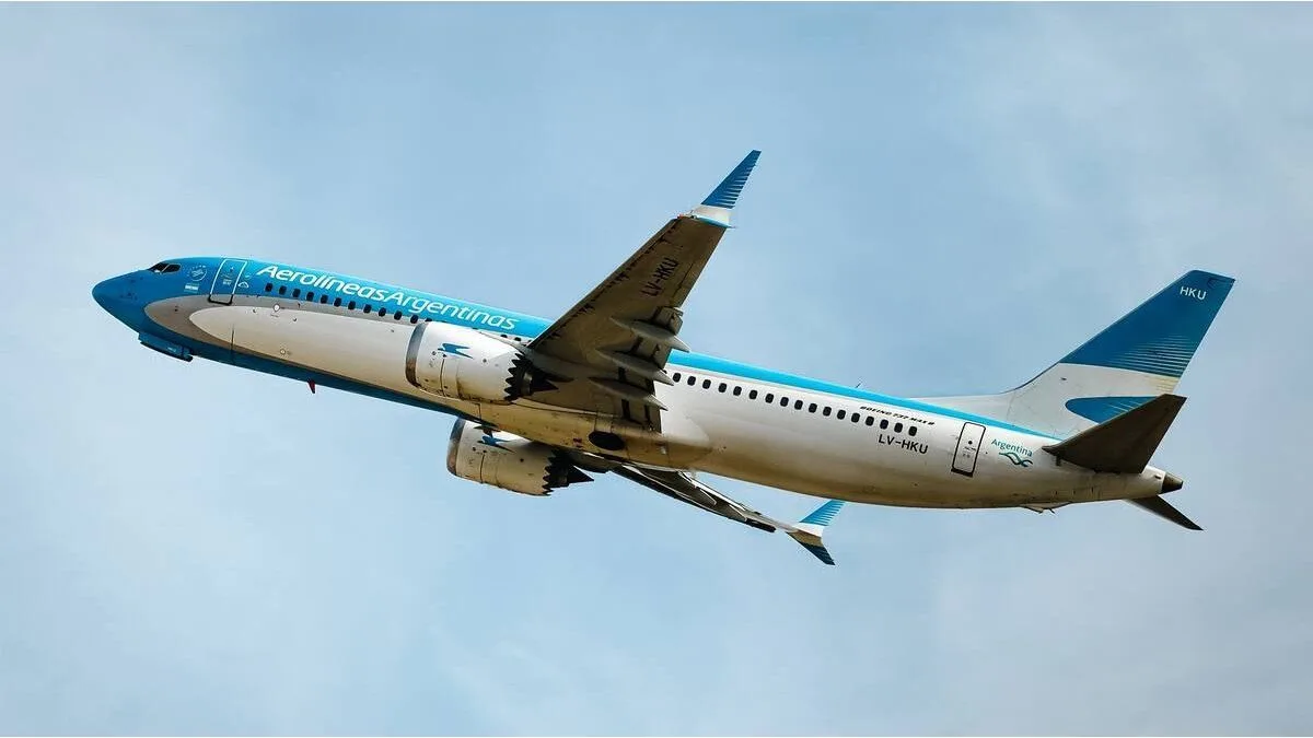 Más vuelos entre Argentina y Uruguay: firmaron un nuevo acuerdo de Cielos Abiertos y se amplía la conectividad aérea