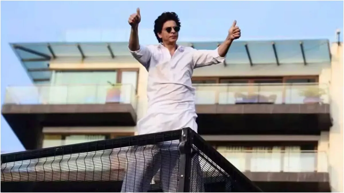SRK's Mannat sees two snakes in the property's lawn
