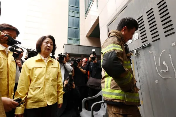 추미애 ‘소방관 빨대’ 발언에…사과나선 與 “노고 못 헤아려”