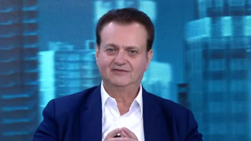 Principal qualidade de Flávio Bolsonaro é sua ‘certidão de nascimento’, diz Kassab