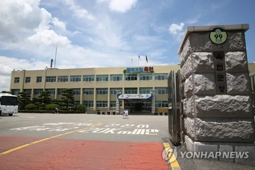 옥천군 청년 취업수당 첫 지급…3명에 50만원씩
