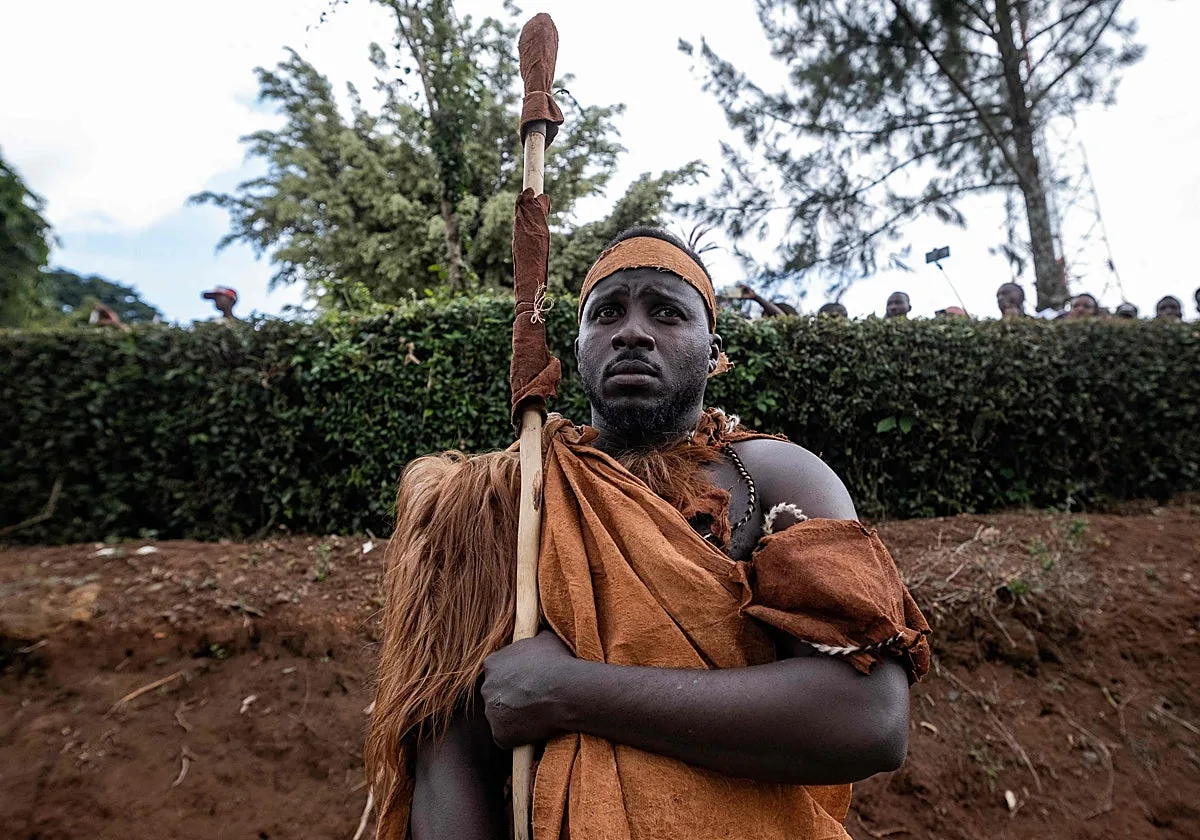 Un futbolista, un periodista y un hijo secreto: el debate de Uganda para escoger al nuevo Rey de Toro