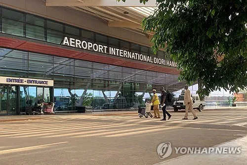 서아프리카 니제르 수도서 연쇄 폭발·총격…국영방송 송출 중단