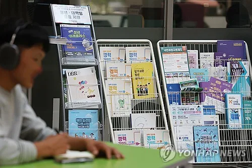 20대 취업자 외환위기 후 최대폭 감소…고용률 5년만 60% 아래로