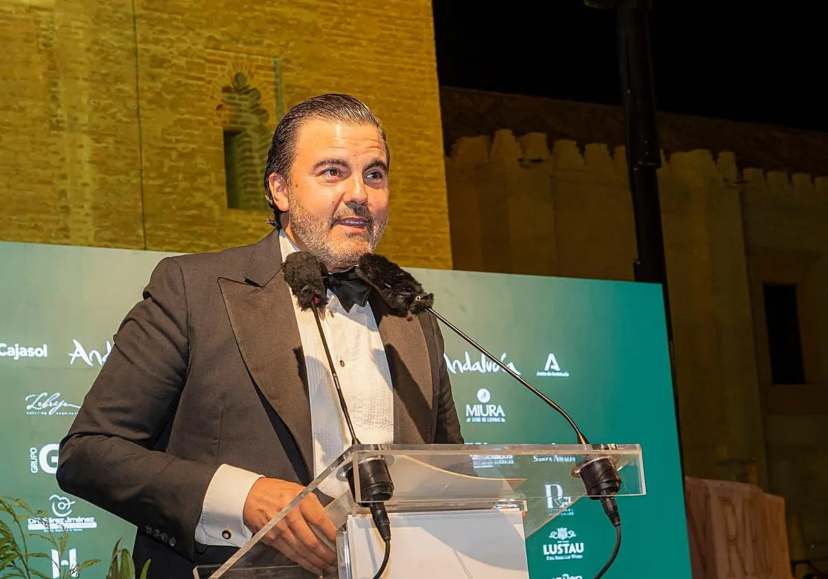 Críticas en redes por el vídeo que promociona la gala de la revista 'Escaparate' en Sevilla