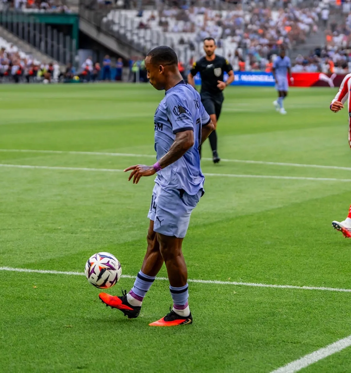 Igor Paixão marca golaço de cavadinha, mas Marseille sofre virada do Atlético de Madrid
