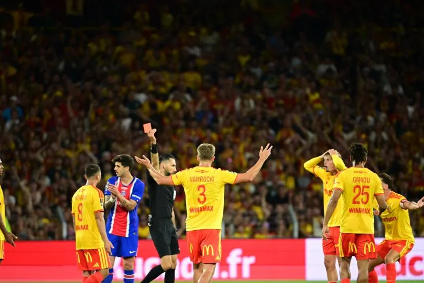 L'expulsion de Kyllian Antonio, avec Lens, lors du Trophée des champions face au PSG en vidéo