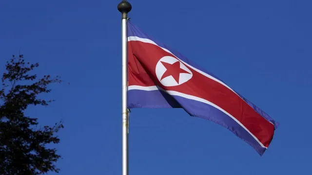 Coreia do Norte lança um míssil em direção ao mar do Japão