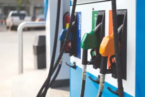 Gasolina tipo A é insumo cuja compra gera crédito de PIS e Cofins, diz STJ