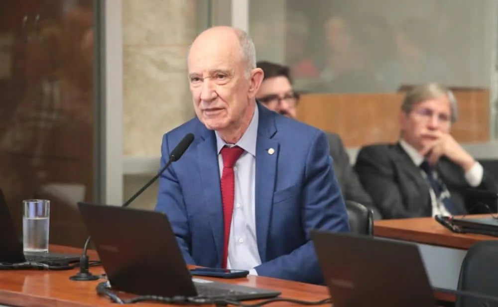 Rui Falcão aciona PGR para abrir a “caixa-preta” do celular de Vorcaro