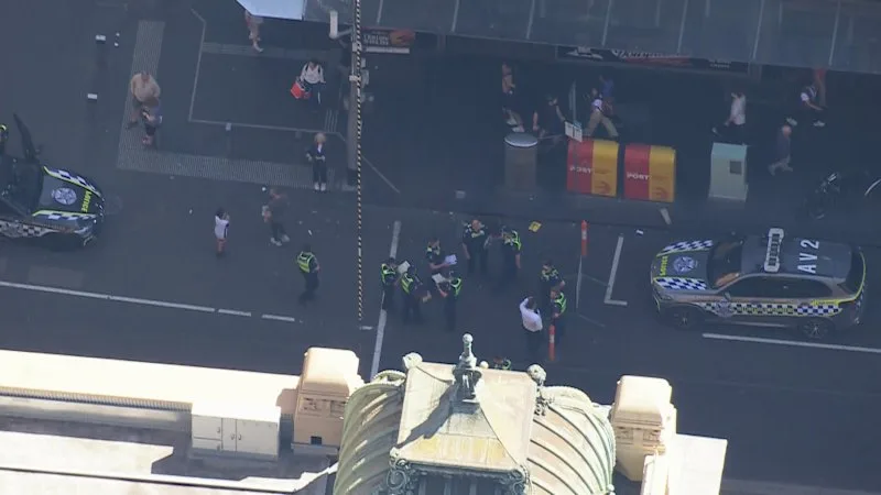 Two women hit by cars during Melbourne marathon, water runs dry for competitors