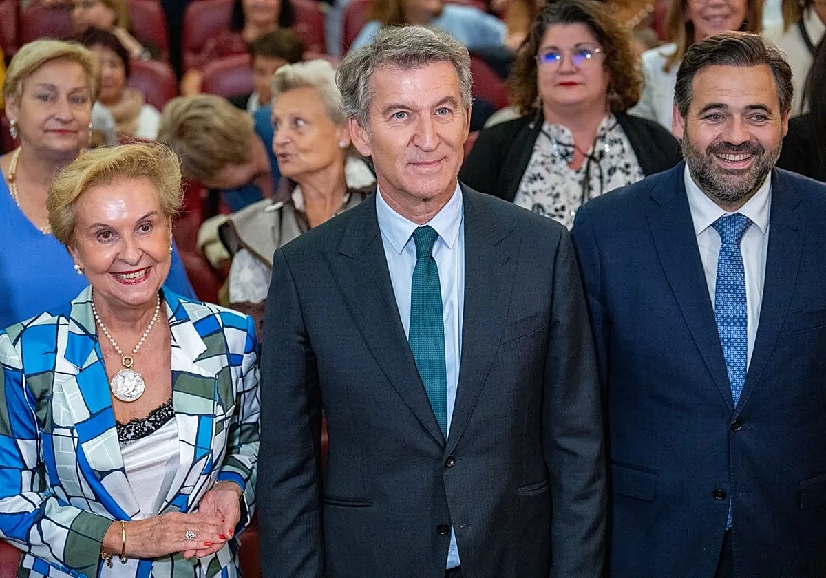 Feijóo promete «aligerar la carga» de las familias y dar un impulso fiscal al medio rural