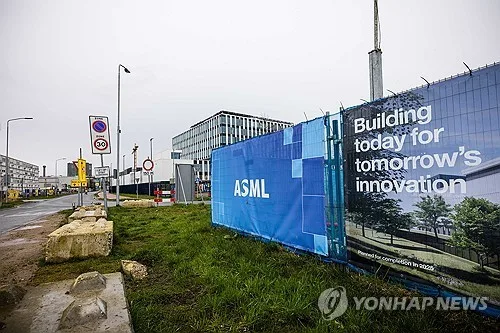 "EU, 중국과 제재 해제 맞교환해 ASML 공급사 구제"