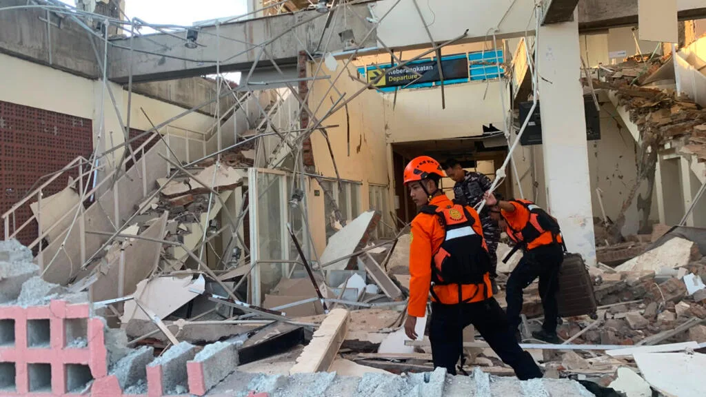 Indonésie: un puissant séisme fait au moins deux morts, l'alerte au tsunami est levée