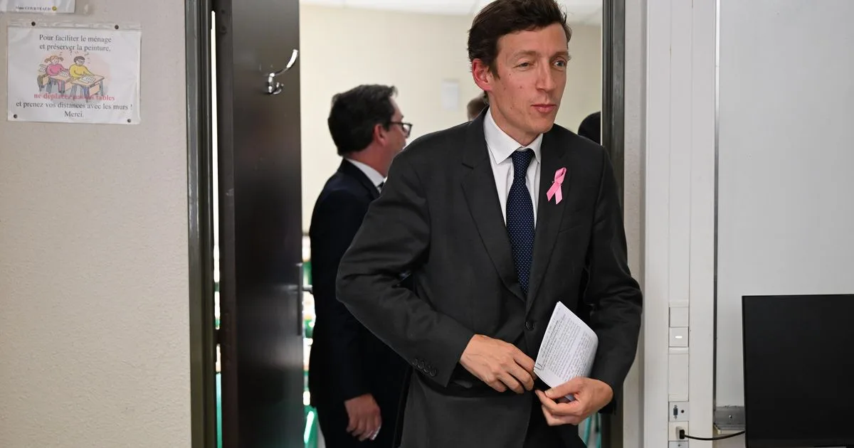 Face à la colère lycéenne, le ministre Édouard Geffray promet le déploiement de 3 000 professeurs remplaçants d’ici à mardi.
