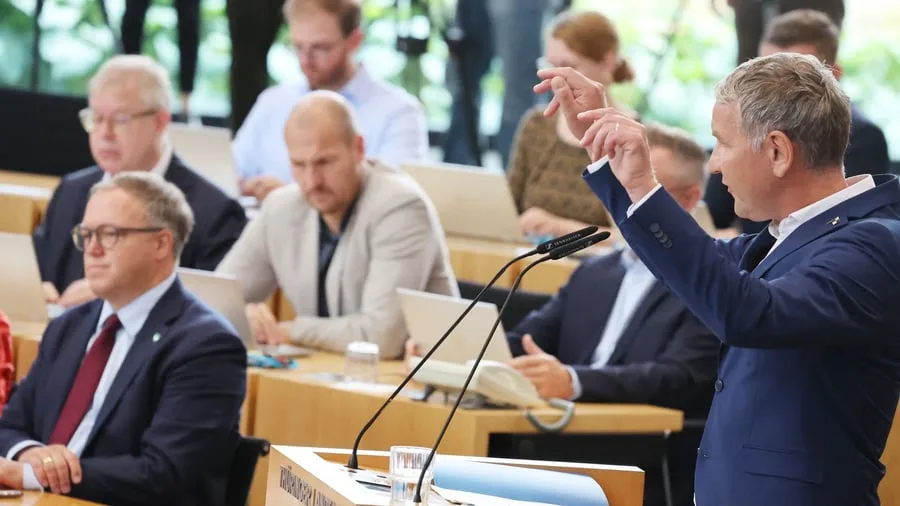Thüringer Landtag: Höcke gegen Voigt: AfD mit Misstrauensantrag erfolglos