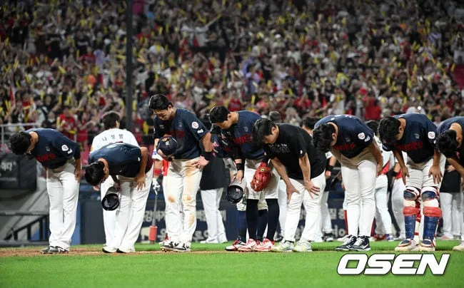 허망하게 끊겨버린 희망가, '리버스 2025'는 꿈이었나…롯데에 1%의 기적이 있을까