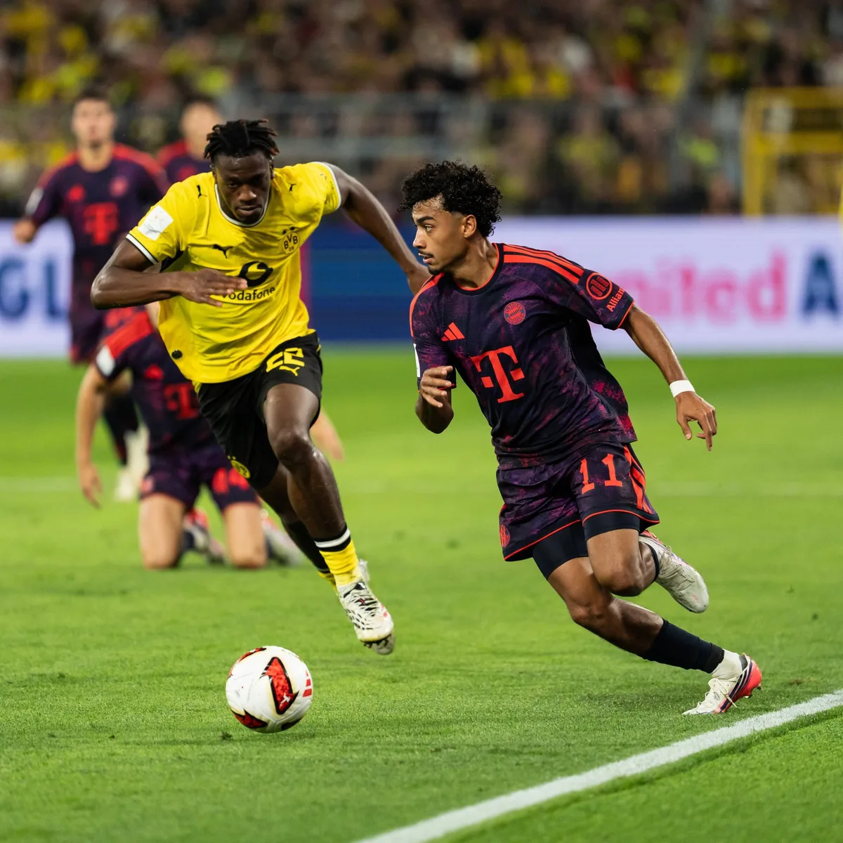Fußball - Bayern München gewinnt den Supercup - 2:1-Sieg gegen Borussia Dortmund
