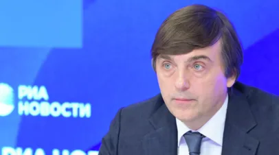 Кравцов: в России норма работы учителей составляет 18 часов в неделю