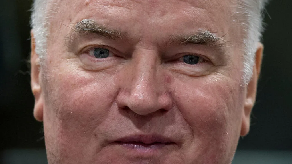 L'ancien général serbe R.Mladic, condamné pour génocide, aura des obsèques nationales