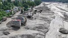 As imagens impressionantes da tragédia que matou mais de 500 e deixou quase 2.000 desaparecidos no Nepal