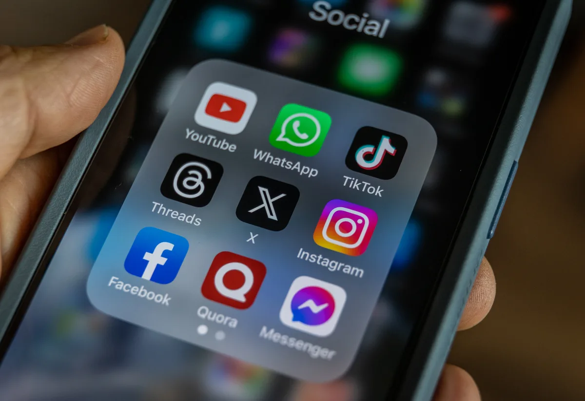 Como Facebook e TikTok ‘ajudam’ facções a recrutar nova geração do crime na Colômbia