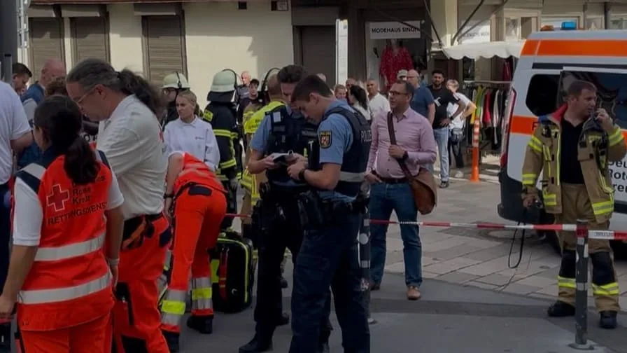 Flüssigkeit verspritzt - 9 Verletzte bei Angriff auf AfD-Stand