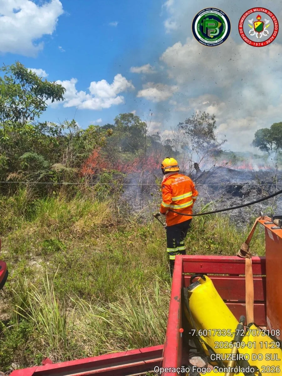 Em Cruzeiro do Sul, setembro começa com fogo avançando e Bombeiros fazem alerta