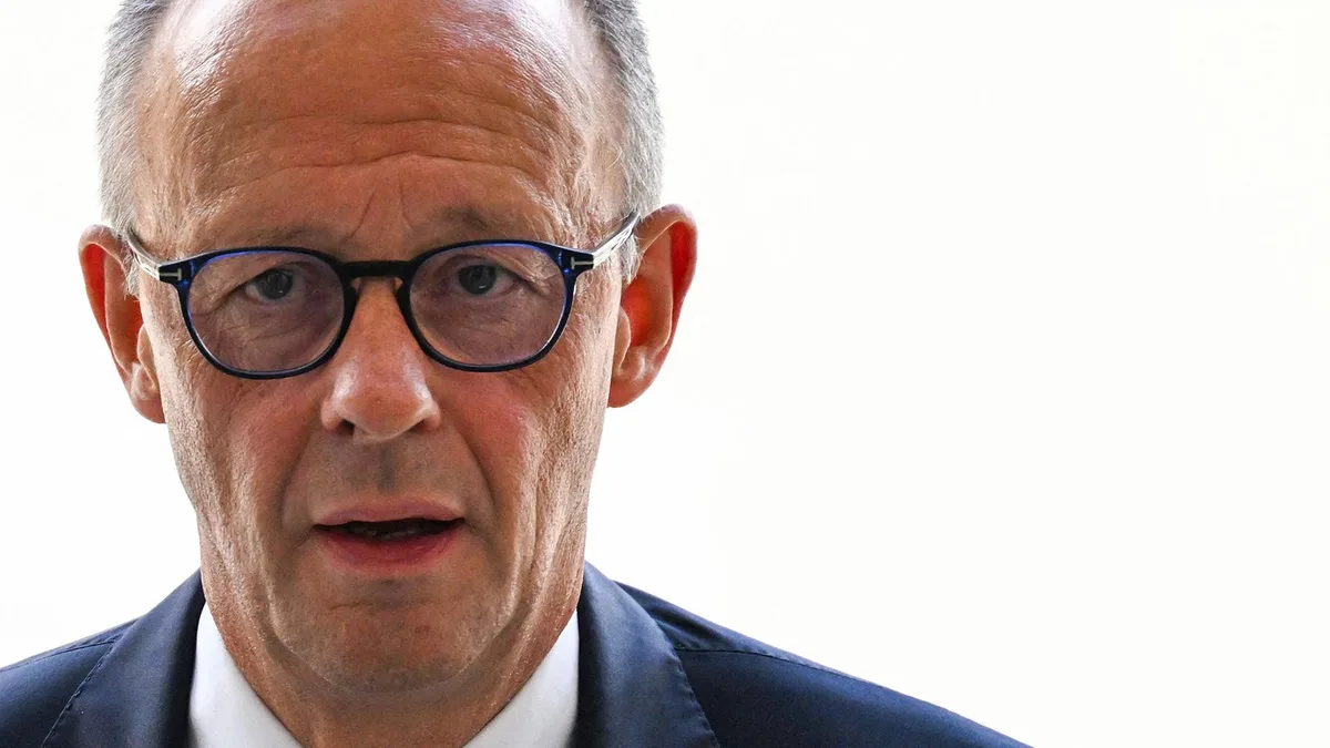 Kanzler Merz besucht Waldbrandgebiet in NRW