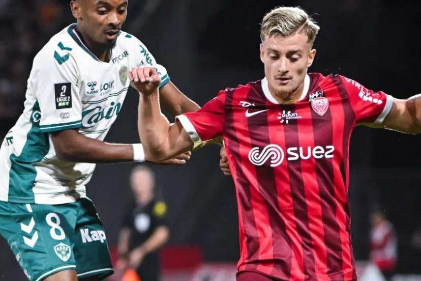 Saint-Étienne s'en sort à Dijon et consolide son statut de leader de la Ligue 2