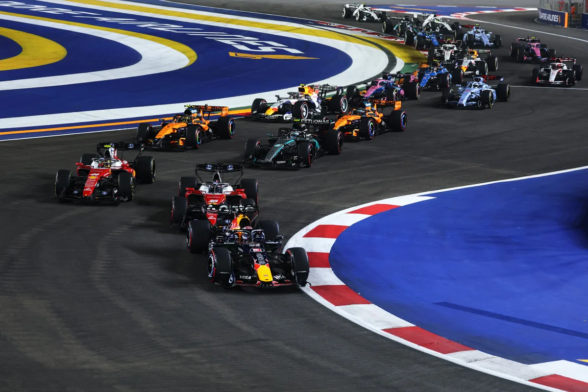 Ferrari ningunea a Hamilton en el desembarco de Verstappen
