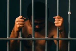 Exigência de exame criminológico não vale para delitos anteriores à nova lei